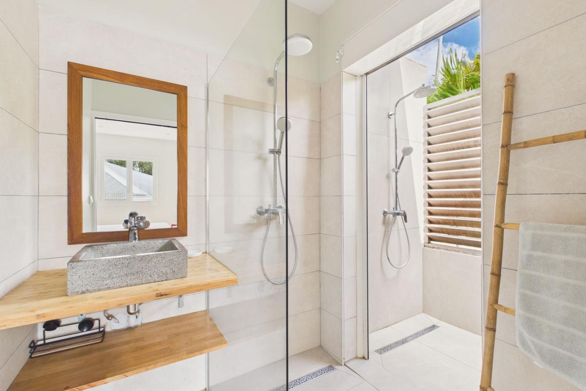 Location villa piscine 3 chambres diamant - chr 1 salle de douche double